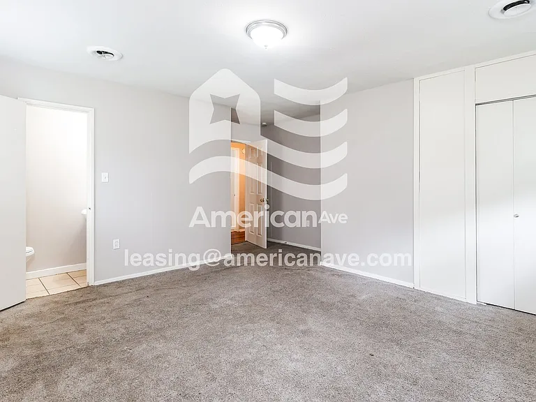 1511654_003_living_room_3.jpg