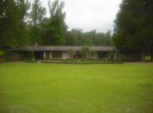 708 E John C Stennis Dr, Louisville, MS 39339