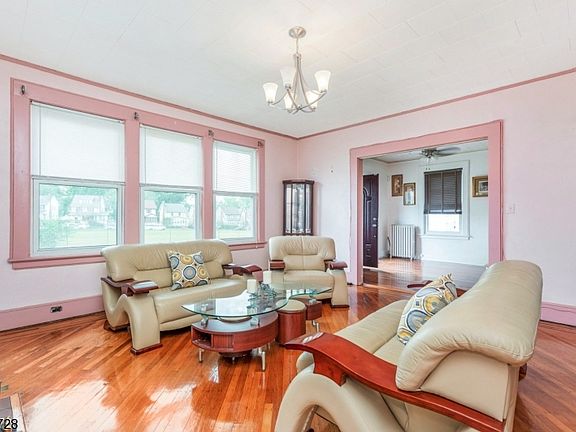 5th image of 49 Kenwood Pl