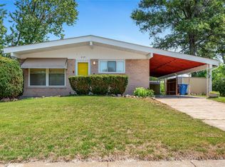 655 Pelican Ln, Florissant, MO 63031