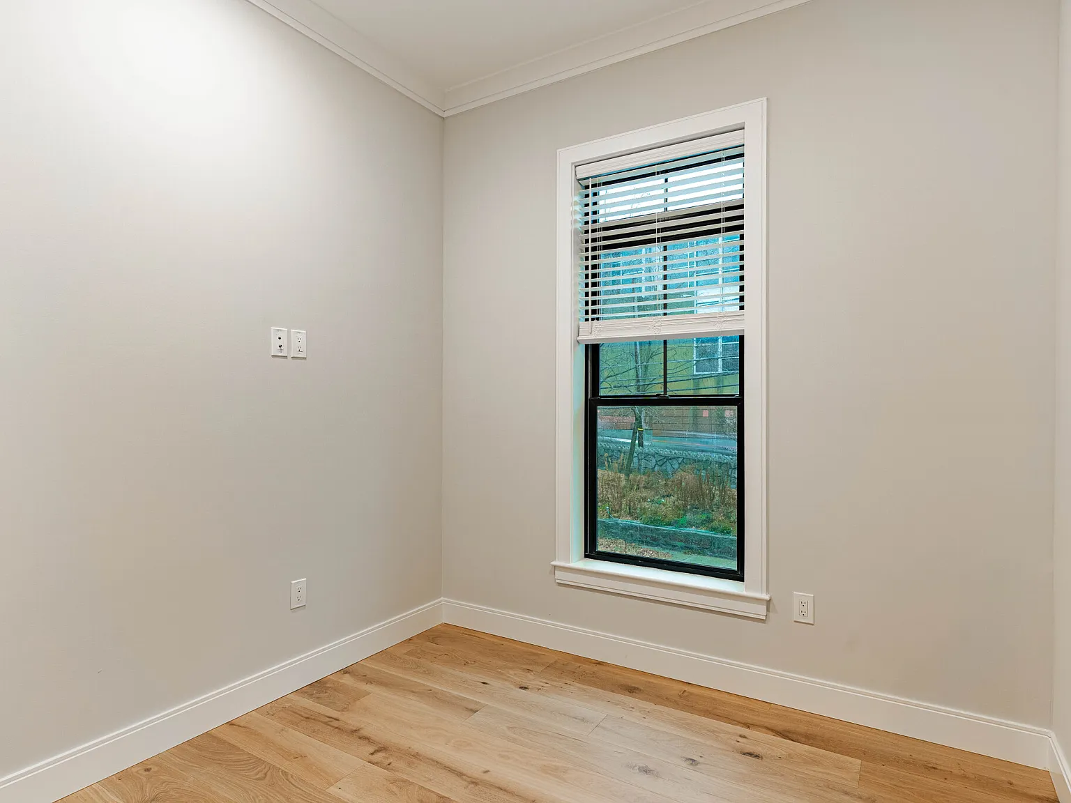 2 bed, 1000 sqft, $3,995 — Photo 3