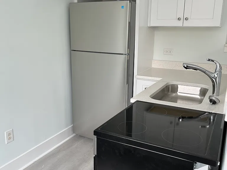 4725-4727 Chester Ave #C5 — Photo 8