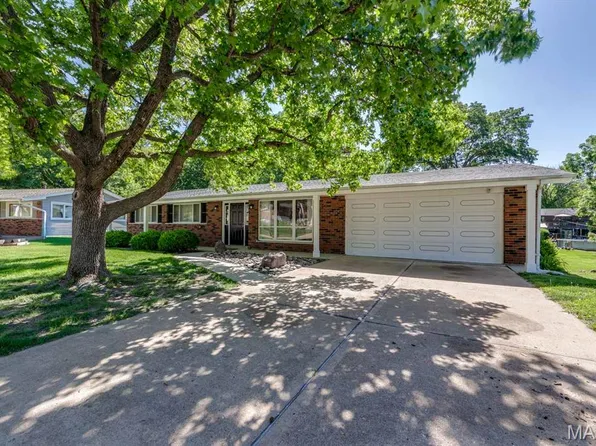 20 Elderwood Ct, Fenton, MO 63026