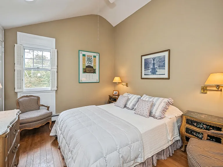 37 Indian Rd — Photo 16