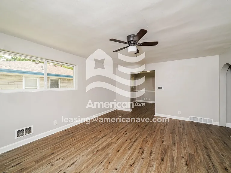 558922_004_living_room_13888211.jpg