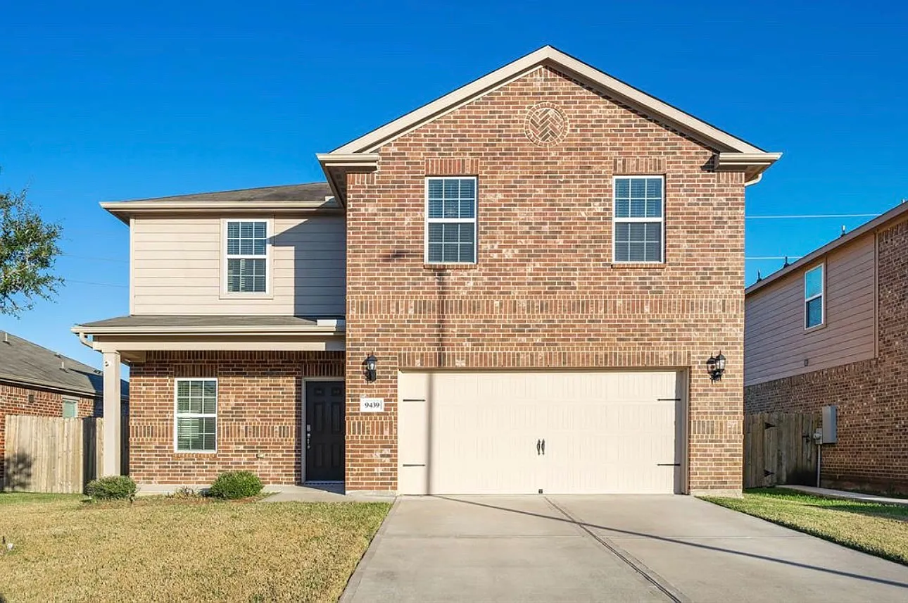 4 bed, 2.5 bath, 2000 sqft, $2,500 — Photo 1