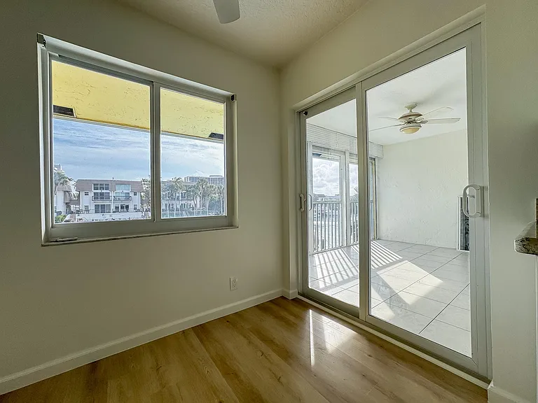 1110 Bel Air Dr — Photo 7