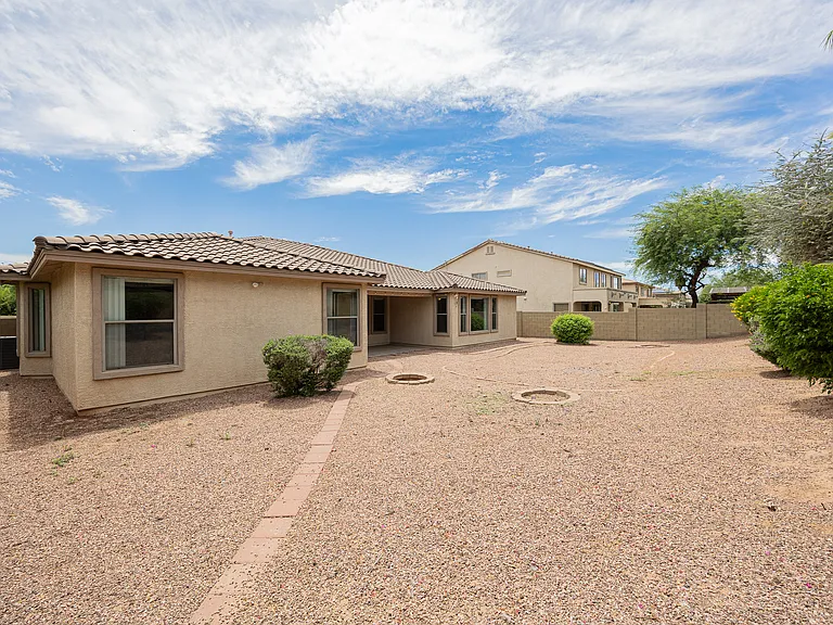 15268 W Coolidge St — Photo 33