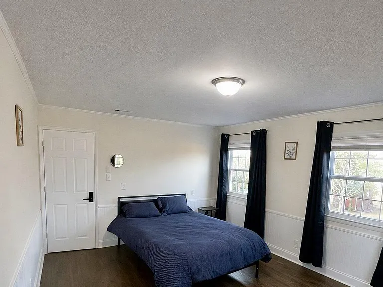 Oak Trl — Photo 1