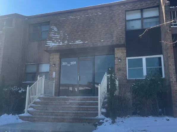 201 Sharon Ct, Woodbridge, NJ 07095