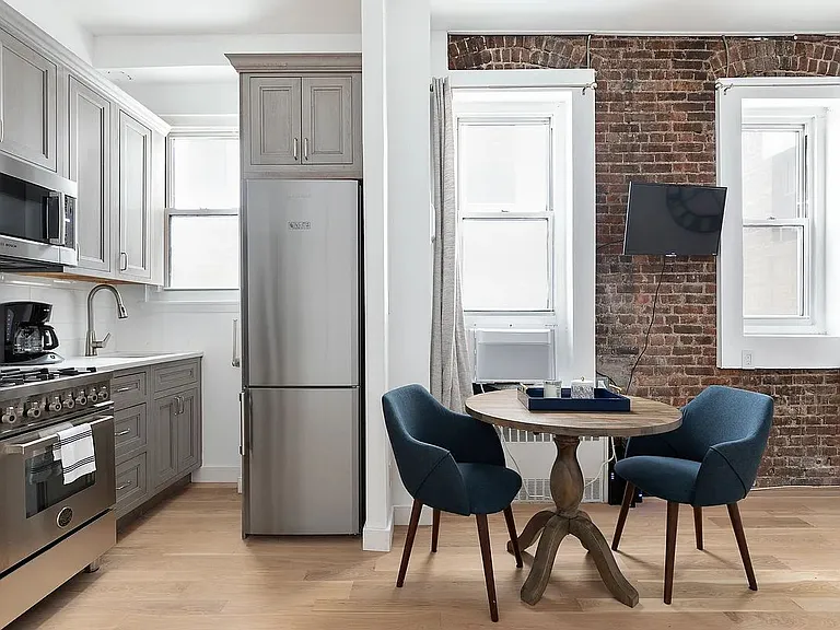 36 W 35th St #D6 — Photo 3