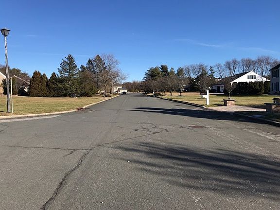 4th image of 2 Miller Farms Dr
