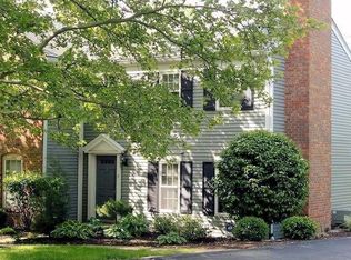 6 Woodsview Ln, Cincinnati, OH 45241