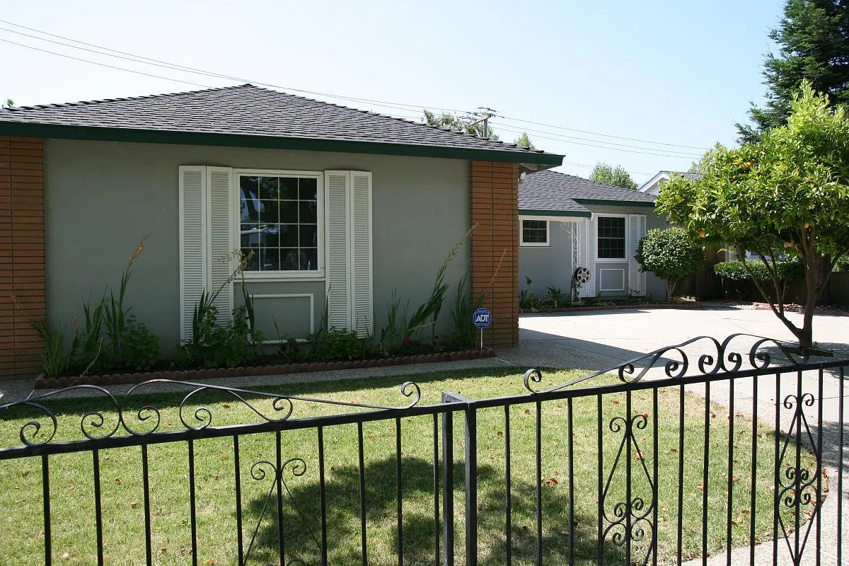3 bed, 1200 sqft, $4,550 — Photo 2