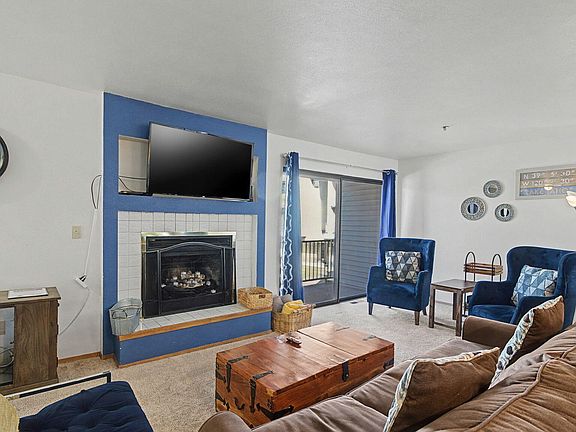 4th image of 151 Palisades Dr #7