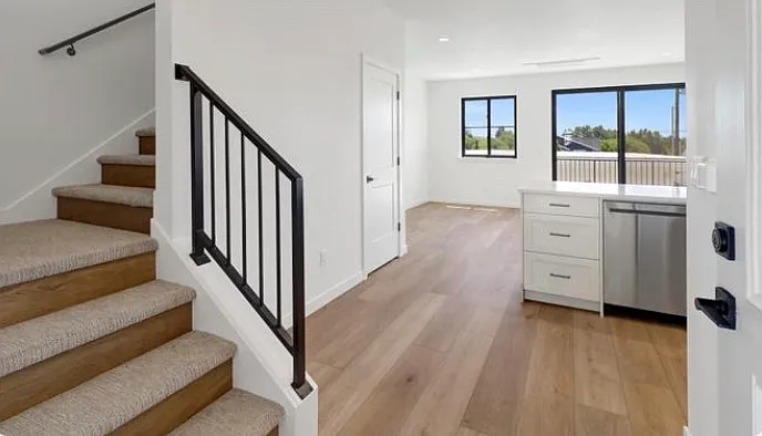 2 bed, 1048 sqft, $2,100 — Photo 2