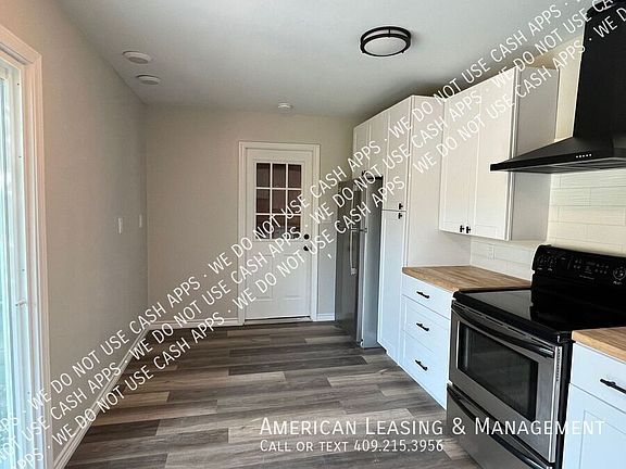 3rd image of 695 Peyton Dr