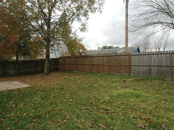 3rd image of 517 Country Ln