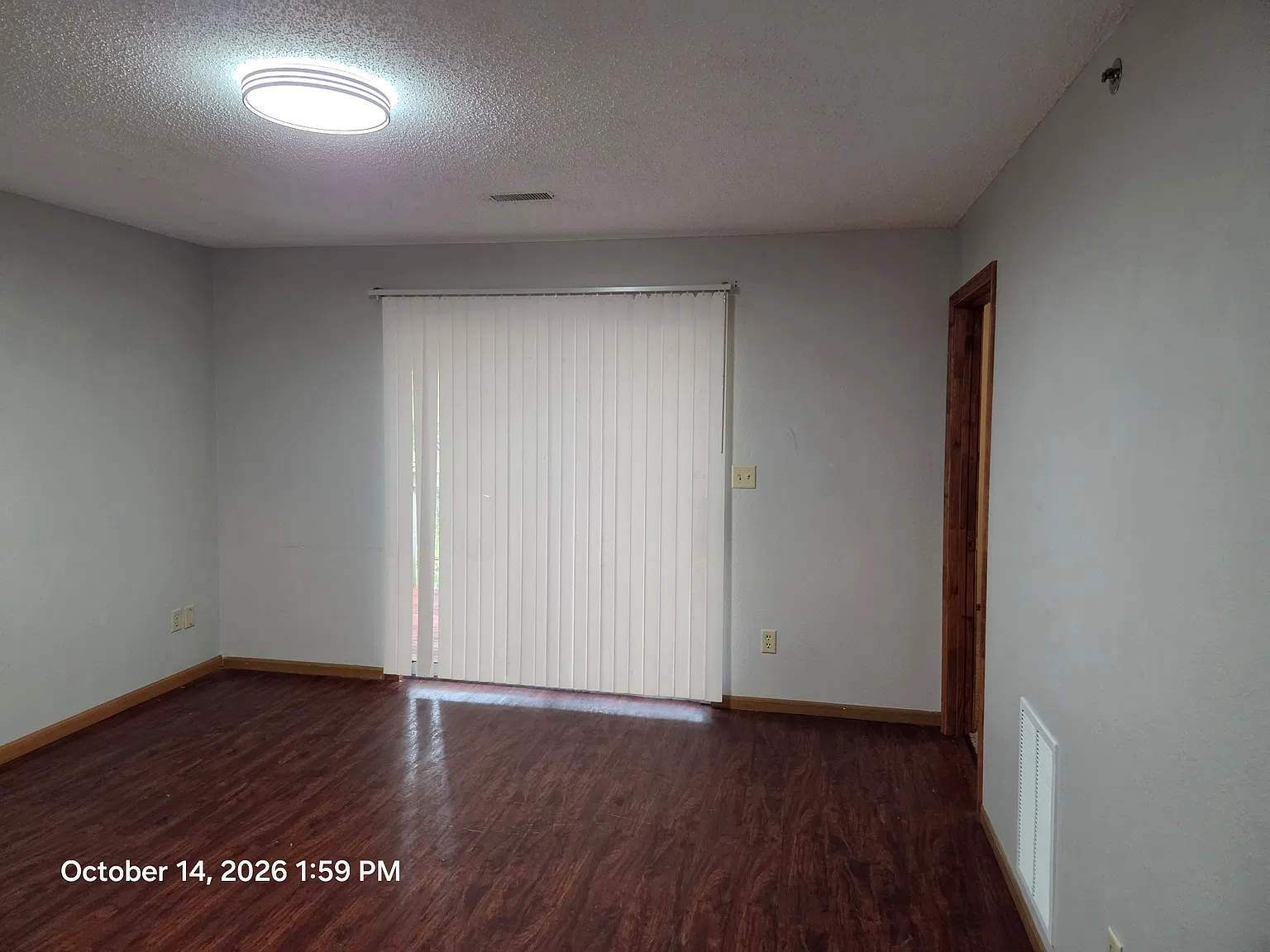 3 bed, 1000 sqft, $995 — Photo 1