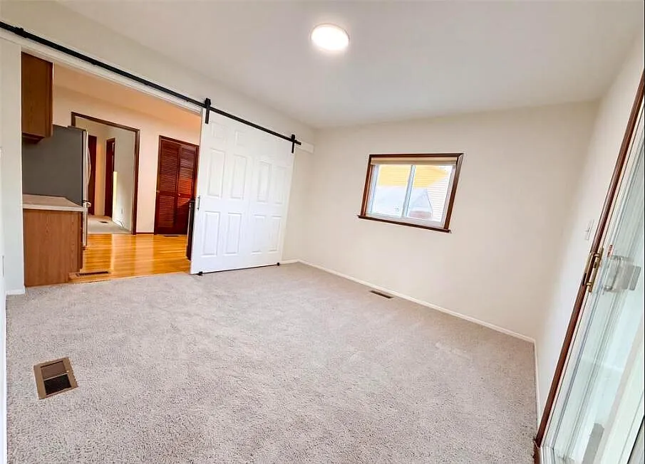 2 bed, 1.0 bath, 1856 sqft, $1,150 — Photo 3