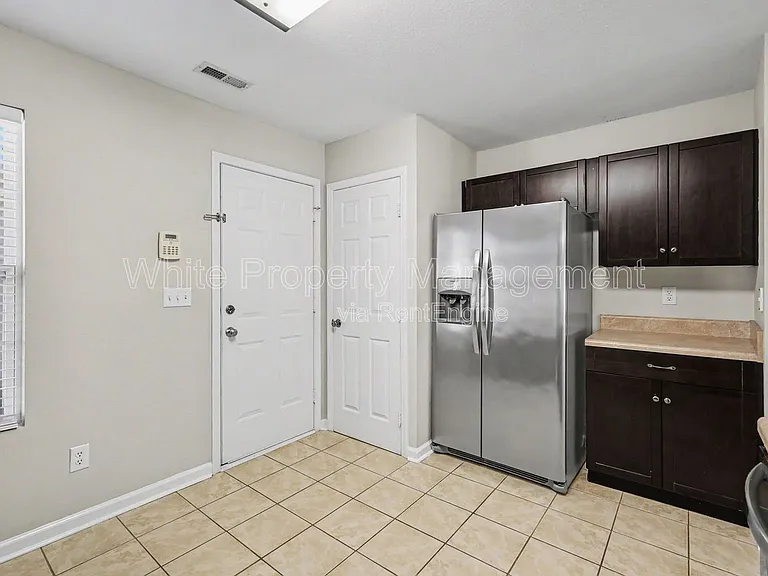 1820 Meadow Crossing Dr — Photo 12