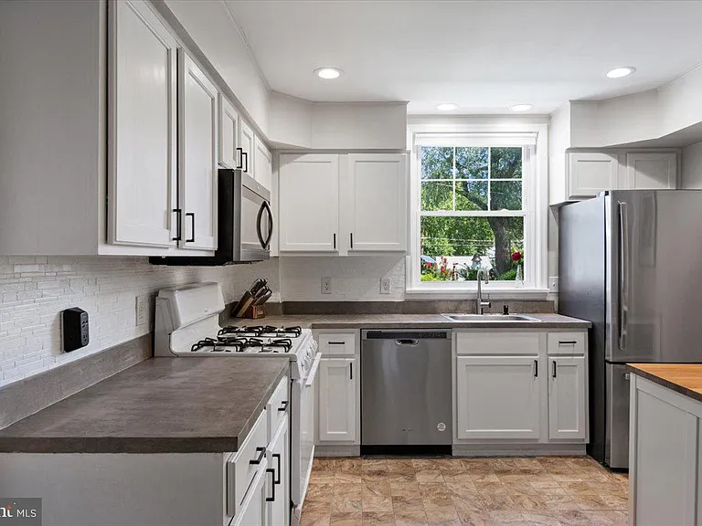 158 Lafayette Rd — Photo 15