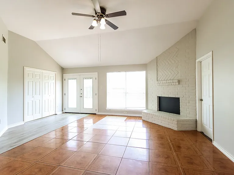 5210 Kristen Ct — Photo 3
