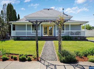 242 N 15th St, Philomath, OR 97370