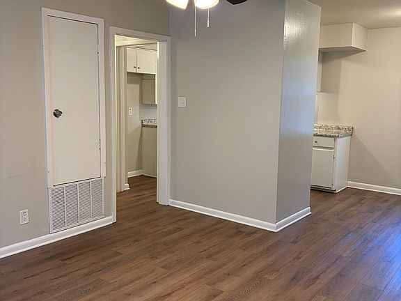 3rd image of 7720 Bradley Dr