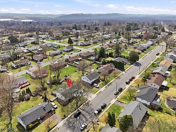 4th image of 808 Charles Rd