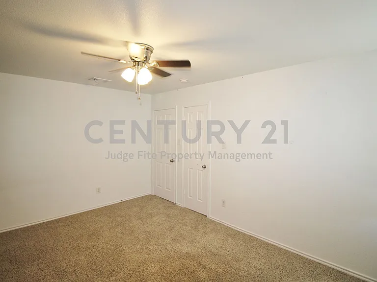 928 Oakcrest Dr — Photo 29
