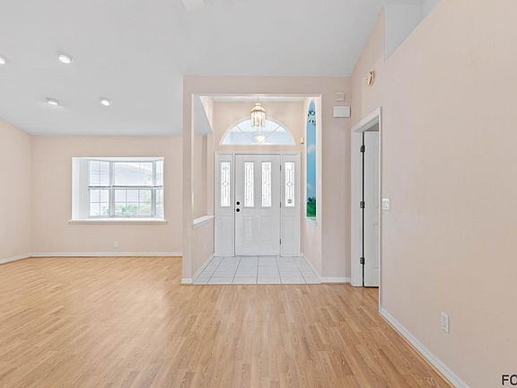 2nd image of 60 Bainbridge Ln