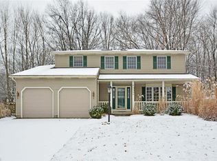 24687 Tara Lynn Dr, North Olmsted, OH 44070