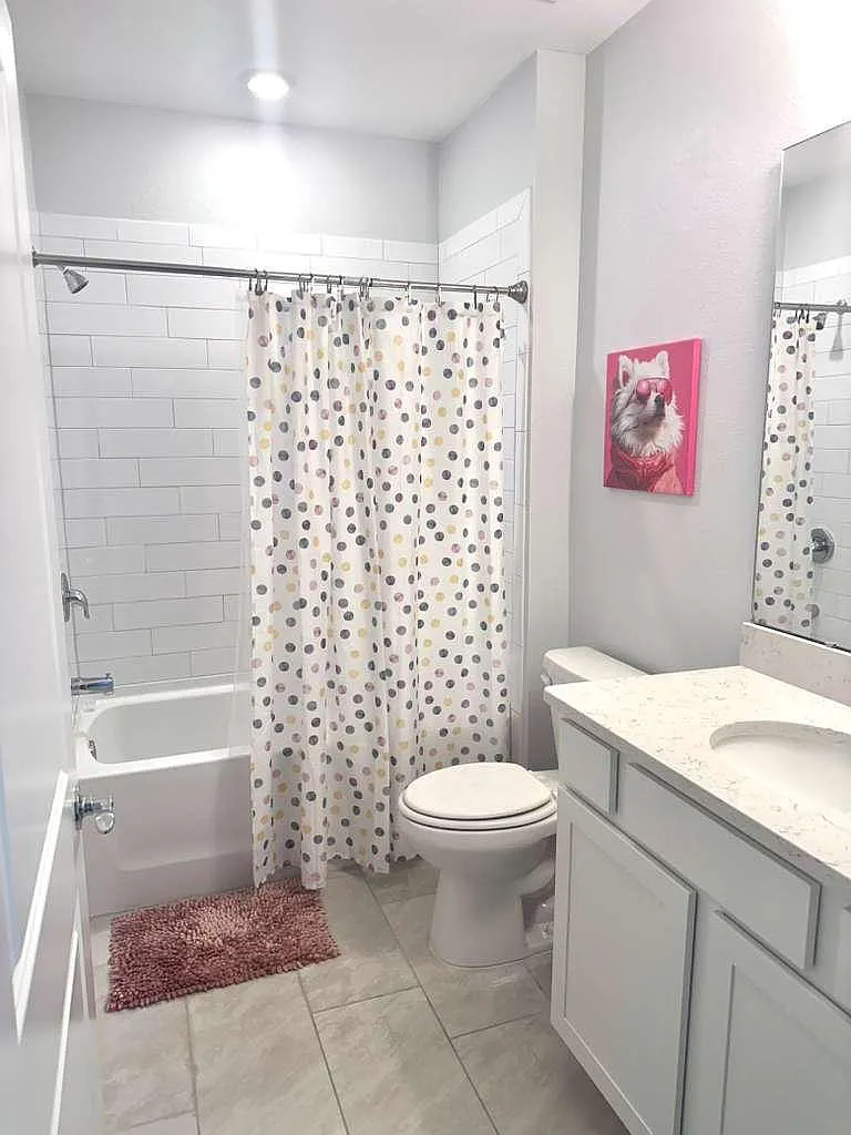 3 bed, 2.5 bath, 2037 sqft, $700 — Photo 2