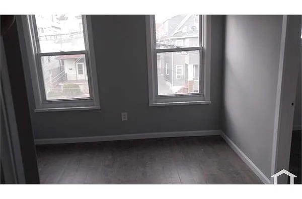 Building Photo - 80 Knickerbocker Ave #2