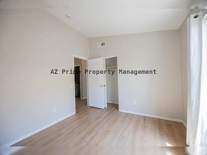 1710 E Oakland St — Photo 20
