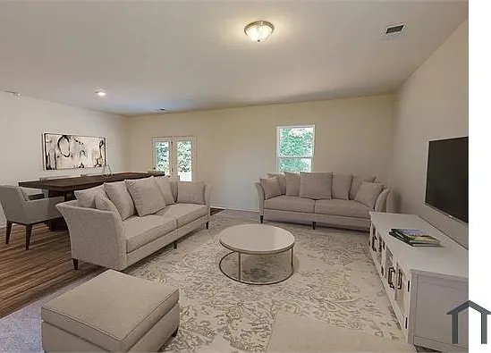4 bed, 1827 sqft, $2,750 — Photo 4