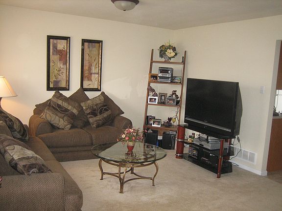 Spacious Family Room
