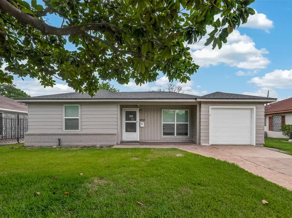 1310 Belshire Rd, Pasadena, TX 77502