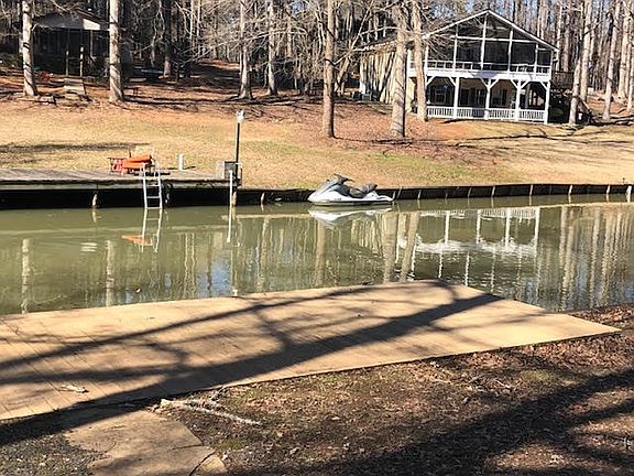 5th image of 202 W River Bend Dr
