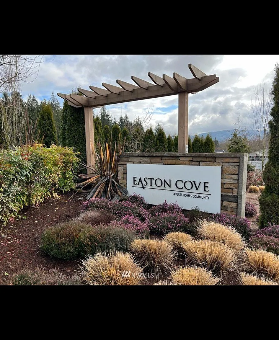 5 bed, 3242 sqft, $4,250 — Photo 2