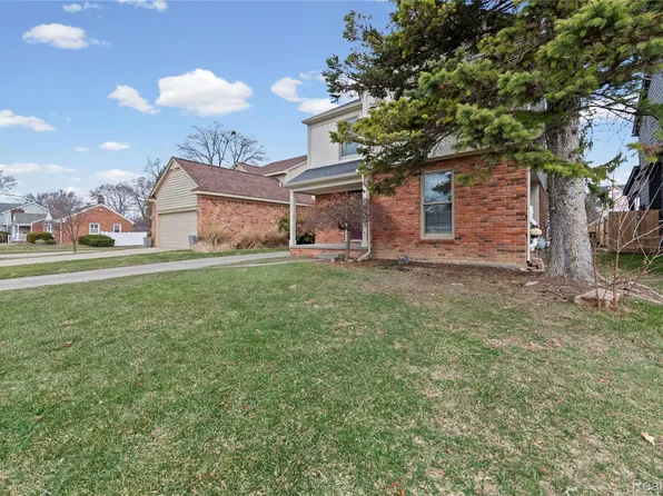 2635 Dorchester Rd, Birmingham, MI 48009