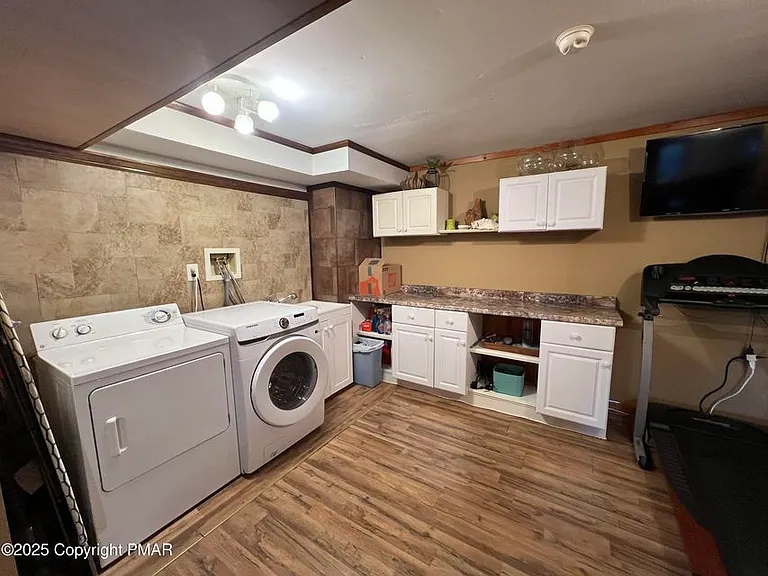 520 Maxine Dr — Photo 36