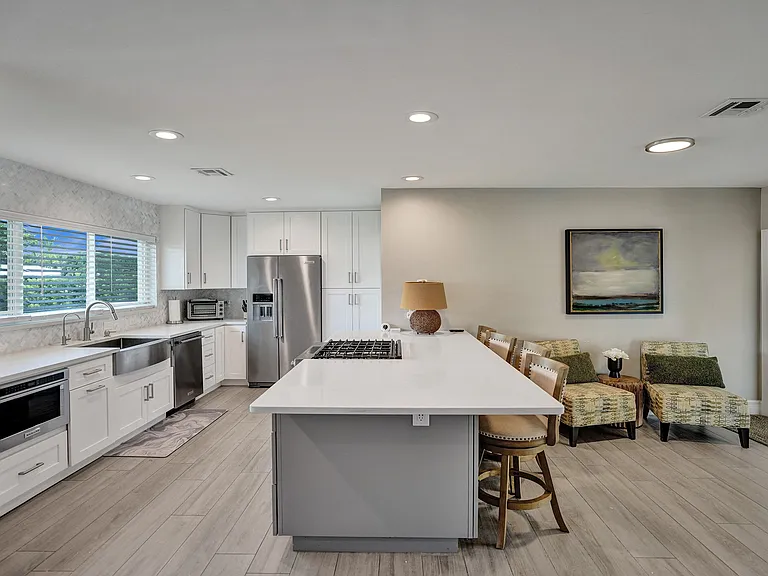 604 NE 25th Ave — Photo 15