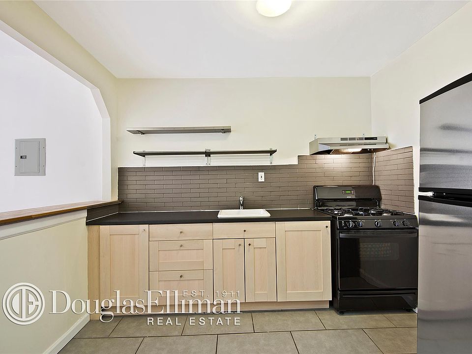 2nd image of 347 Jefferson Ave APT 2