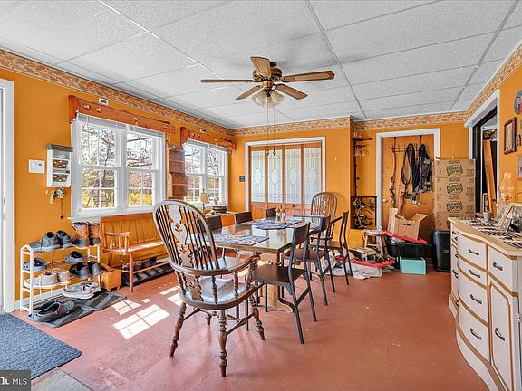 5th image of 935 Winslow Rd