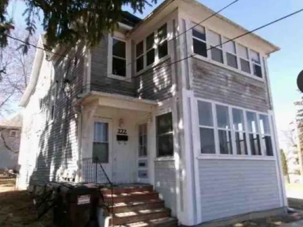 222-224 N Grove Ave, Freeport, IL 61032