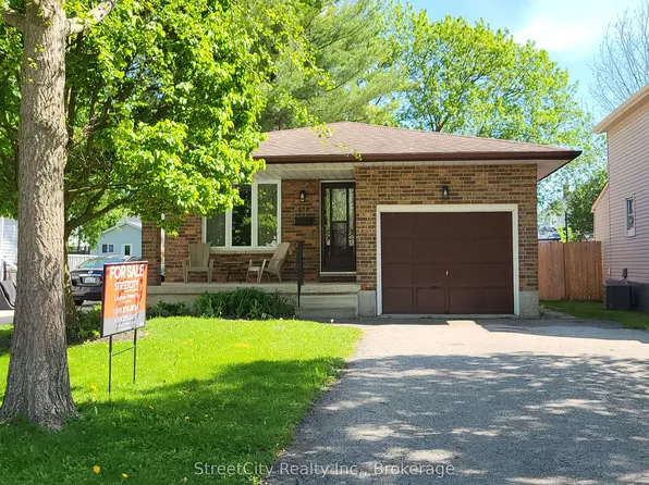 525 Albert St E, Stratford, ON N5A 3L6