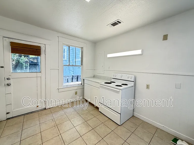 162 Chatsworth St — Photo 5