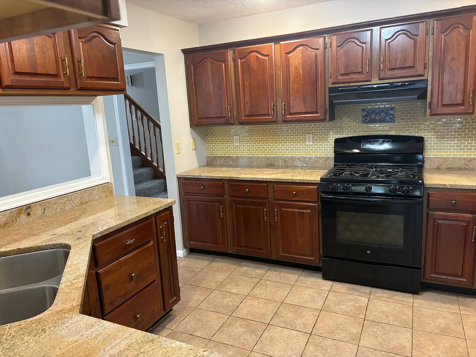 4 bed, 2.5 bath, 2884 sqft, $2,500 — Photo 4